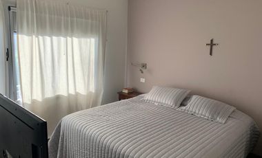 Casa 4 dormitorios y escritorio en dos plantas. Nueva