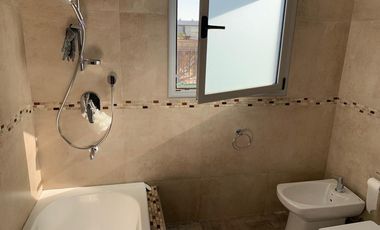 Casa 4 dormitorios y escritorio en dos plantas. Nueva