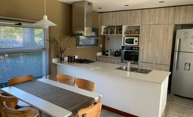 Casa 4 dormitorios y escritorio en dos plantas. Nueva