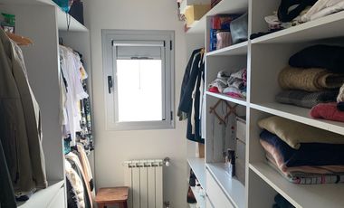 Casa 4 dormitorios y escritorio en dos plantas. Nueva