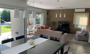 Casa 4 dormitorios y escritorio en dos plantas. Nueva