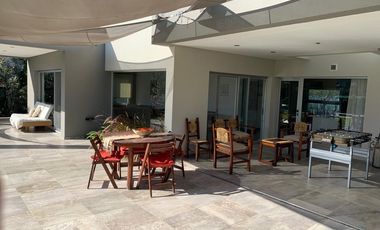 Casa 4 dormitorios y escritorio en dos plantas. Nueva