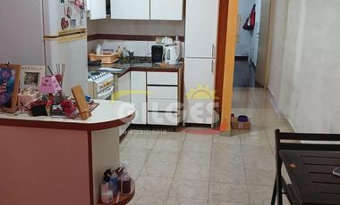 Venta de Departamento 2 Ambientes en Villa Luzuriaga  Con Balcón al Frente en muy buen estado