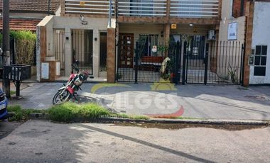 Venta de Departamento 2 Ambientes en Villa Luzuriaga  Con Balcón al Frente en muy buen estado