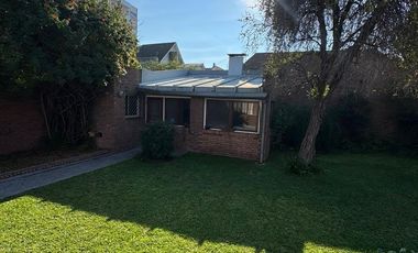 Casa en  venta, dos plantas en Quilmes Residencial- APTA CREDITO