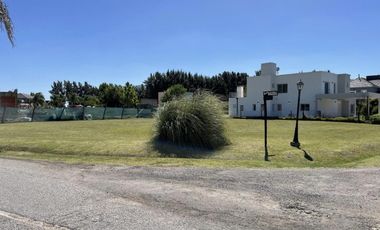 Lote en venta en el Barrio Malibu Canning