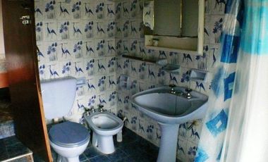 Gran local y 2 departamentos sobre Av. Fortunato de la Plaza