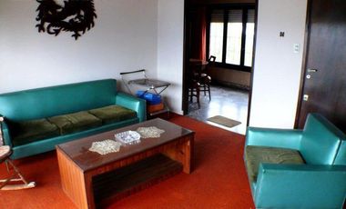 Gran local y 2 departamentos sobre Av. Fortunato de la Plaza