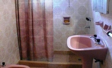 Gran local y 2 departamentos sobre Av. Fortunato de la Plaza