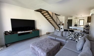 Casa en VENTA 3 Dormitorios, Barrio Cerrado con Jardín y Parrilla