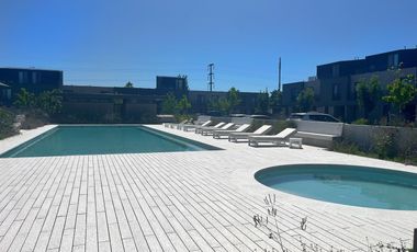 Casa en VENTA 3 Dormitorios, Barrio Cerrado con Jardín y Parrilla