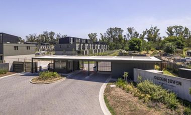 Casa en VENTA 3 Dormitorios, Barrio Cerrado con Jardín y Parrilla