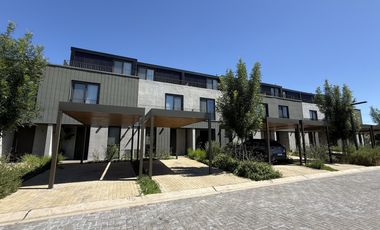 Casa en VENTA 3 Dormitorios, Barrio Cerrado con Jardín y Parrilla