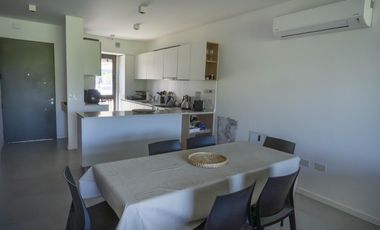 Casa en VENTA 3 Dormitorios, Barrio Cerrado con Jardín y Parrilla