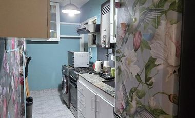 Venta departamento 3 ambientes con balcón en Lanús Este