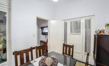 Casa de 2 dormitorios en venta con patio y terraza parrillero Echesortu Rosario Centro