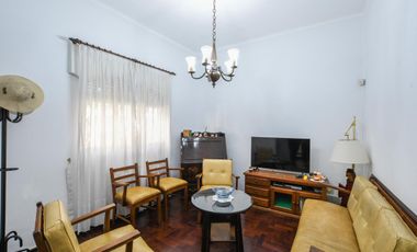 Casa de 2 dormitorios en venta con patio y terraza parrillero Echesortu Rosario Centro