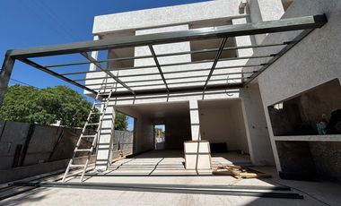 Duplex 3 dormitorios Housing con Seguridad Zona Sur