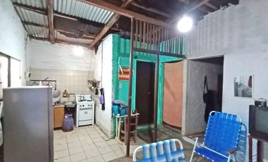 Casa a refaccionar sobre esquina
