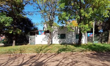 Casa a refaccionar sobre esquina