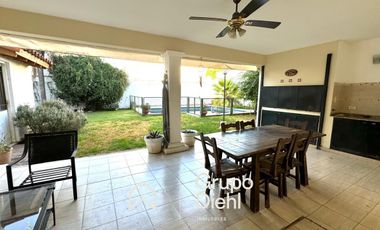Casa amplia de 5 dormitorios EN VENTA, en Cerro de las Rosas, Zona Norte