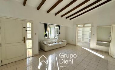 Casa amplia de 5 dormitorios EN VENTA, en Cerro de las Rosas, Zona Norte