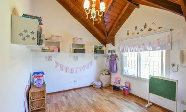 Casa de 4 dormitorios en venta parrillero galería jardín Fisherton