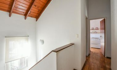 Casa de 4 dormitorios en venta parrillero galería jardín Fisherton
