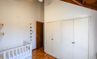 Casa de 4 dormitorios en venta parrillero galería jardín Fisherton