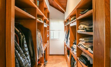 Casa de 4 dormitorios en venta parrillero galería jardín Fisherton