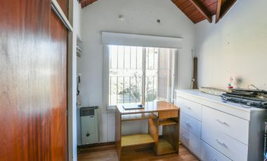 Casa de 4 dormitorios en venta parrillero galería jardín Fisherton