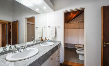 Casa de 4 dormitorios en venta parrillero galería jardín Fisherton