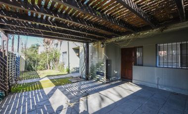 Casa de 4 dormitorios en venta parrillero galería jardín Fisherton