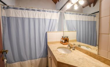 Casa de 4 dormitorios en venta parrillero galería jardín Fisherton