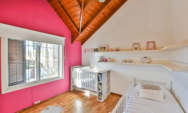 Casa de 4 dormitorios en venta parrillero galería jardín Fisherton