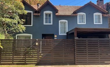 Casa de 4 dormitorios en venta parrillero galería jardín Fisherton