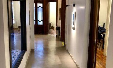 Espectacular Casa de Corte Antiguo reciclada en su totalidad en la mejor cuadra de Escalada!!