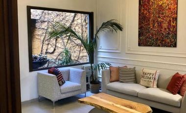 Espectacular Casa de Corte Antiguo reciclada en su totalidad en la mejor cuadra de Escalada!!