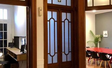 Espectacular Casa de Corte Antiguo reciclada en su totalidad en la mejor cuadra de Escalada!!