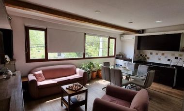 Casa en  venta, tres plantas, 4 dormitorios, baños 3, living comedor, quincho, espacio para uso profesional