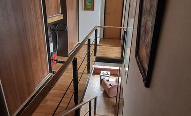 Casa en  venta, tres plantas, 4 dormitorios, baños 3, living comedor, quincho, espacio para uso profesional