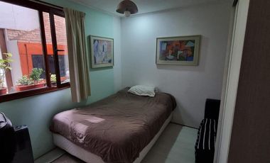 Casa en  venta, tres plantas, 4 dormitorios, baños 3, living comedor, quincho, espacio para uso profesional