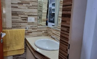 Casa en  venta, tres plantas, 4 dormitorios, baños 3, living comedor, quincho, espacio para uso profesional