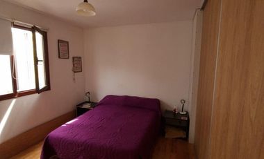 Casa en  venta, tres plantas, 4 dormitorios, baños 3, living comedor, quincho, espacio para uso profesional