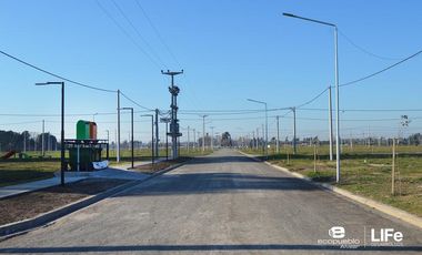 EcoPueblo Alvear - Todos los servicios - Apto comercial - Avenida principal