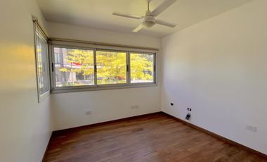 Importante Casa en 2 Plantas con Piscina en Venta sobre lote de 700 m2