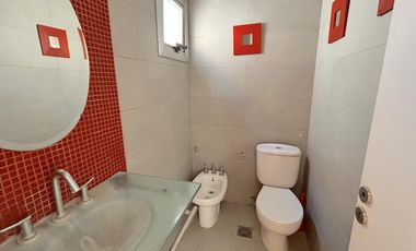 Importante Casa en 2 Plantas con Piscina en Venta sobre lote de 700 m2