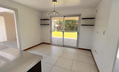 Importante Casa en 2 Plantas con Piscina en Venta sobre lote de 700 m2