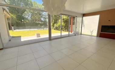 Importante Casa en 2 Plantas con Piscina en Venta sobre lote de 700 m2