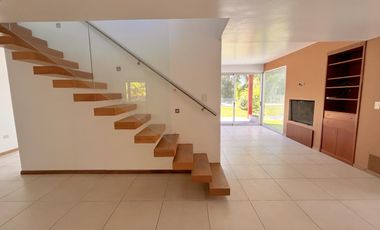 Importante Casa en 2 Plantas con Piscina en Venta sobre lote de 700 m2